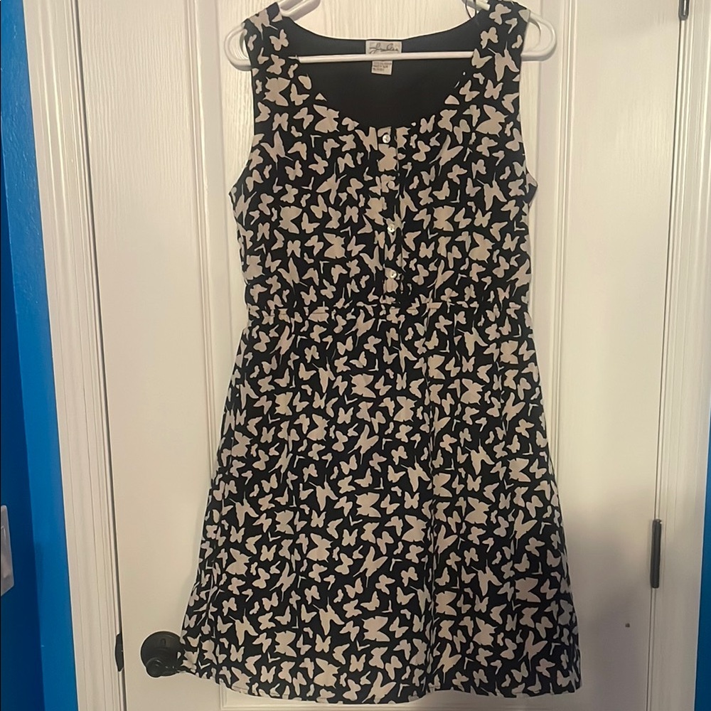 Sleeveless Cute Navy and White Flowy Dress
